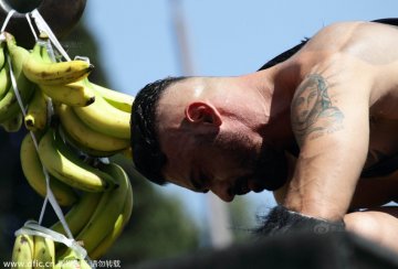 罗马同性恋大游行 妖娆形象层出不穷