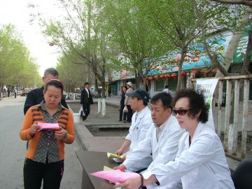 新疆维吾尔自治区疾控中心开展“全国疟疾日”宣传活动