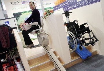 体验爬扶梯专用轮椅