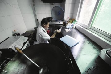 合肥30人吃外卖食物中毒 现场检查时调料已更换