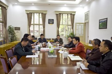 王力军同志调研市中药研究院