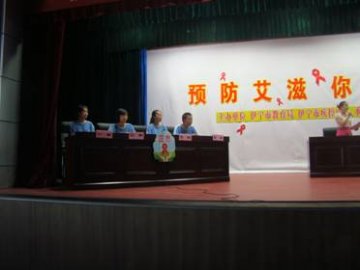 唇枪舌战，学生辩手尽显风采——新疆伊犁州伊宁市举办高中生“预防艾滋 你我同行”辩论赛