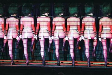 俱乐部组织外籍女子表演脱衣舞进行淫秽表演
