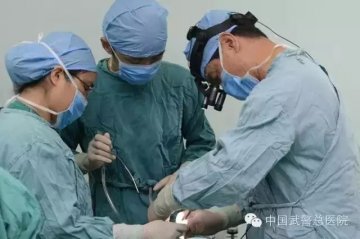 耳听，眼见！近距离看眼眶病专家肖利华做手术