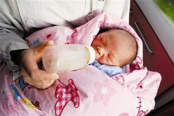 中年孕妇医院产下男婴后悄悄离开