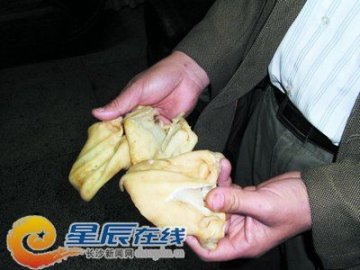男子买到人造假猪耳朵 没有猪肉纤维和脂肪