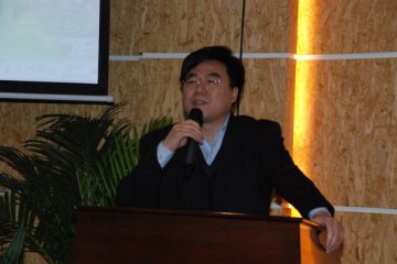 慢病中心召开2013年度领导干部述职会