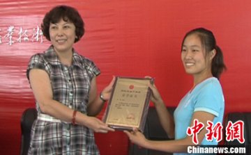 新疆22岁女大学生千里捐骨髓