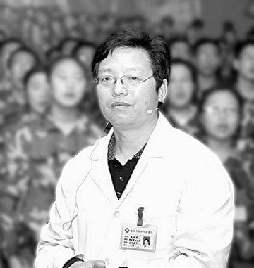 网瘾形成的根源是性格缺陷，直接诱因是网络
