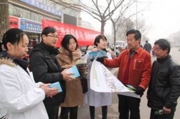山东省德州市德城区疾控中心利用结核宣传日开展结核病、艾滋病防治联合宣传