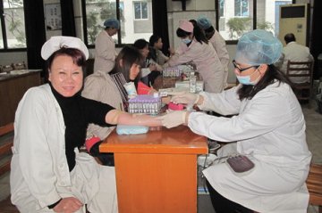 市人民医院组织开展无偿献血活动