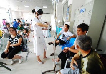 “万人龙虾宴”致多人腹泻