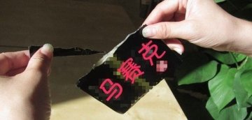 两性养生：真人示范如何使用女用避孕套