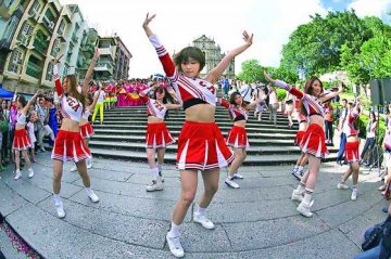 街总关注青少年健康发展