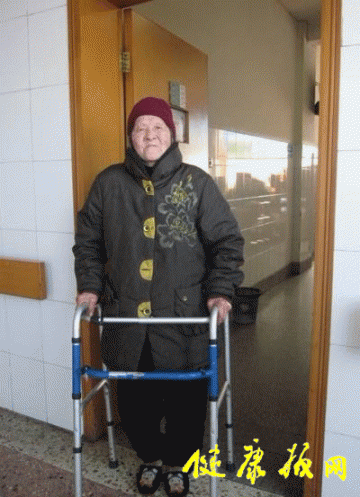 临床快递：“80后”老人一年两次换骨