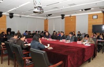 想党员的事，说党员的话，像党员的样——记性艾中心党委创先争优活动讲评大会
