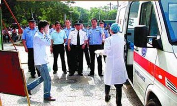 男子晕倒后怀疑自己患甲型流感报警