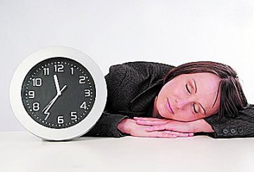 白领健康午休八法：面部冰敷消除疲倦