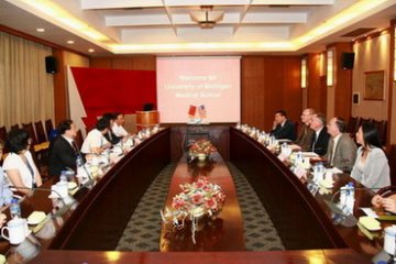美国密西根大学医学院代表团来访