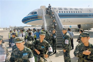 中国人民解放军医疗救援队抵巴基斯坦卡拉奇机场