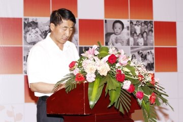 自治区副主席、自治区慈善总会会长白向群出席“全区贫困家庭儿童重大疾病救助老牛专项基金”启动仪式