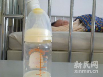 1月大男婴或因双耳畸形被弃公园草丛