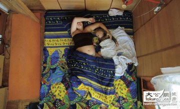 高清：怀孕夫妇的床上姿势