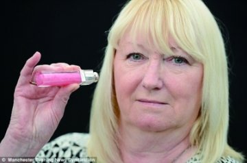 迪奥唇彩被指致敏 英老太唇部开裂破相