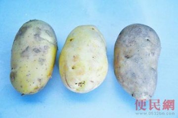 商贩用化学物质浸泡“翻新土豆” 可致食物中毒