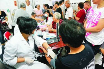 街总为百居民体检