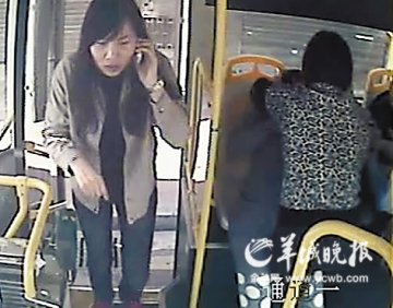 50岁乘客突发脑出血 公交女司机飞车送医