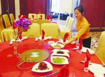 35名大学生打工为患结肠癌学弟捐钱