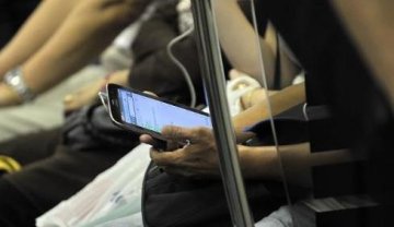 新加坡精神病专家提议将手机上瘾列为精神病