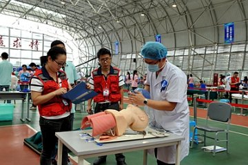 “准医生”临床技能大比并