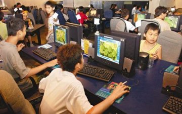 调查指19万香港青少年染网瘾 每周上网15小时