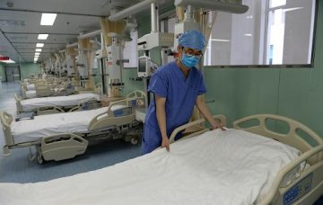 北京大医院人满为患 燕郊三甲医院门可罗雀