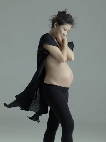 12名香港女星妈妈拍2013年慈善月历