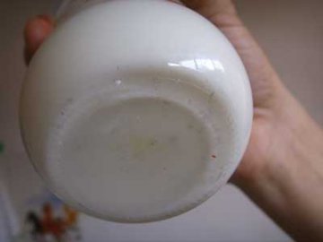 飞鹤牌奶粉惊现不明颗粒