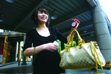 女性背包该减负
