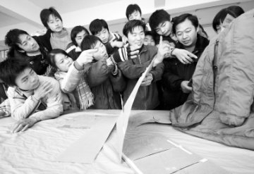 聋哑学生学文学技两不误
