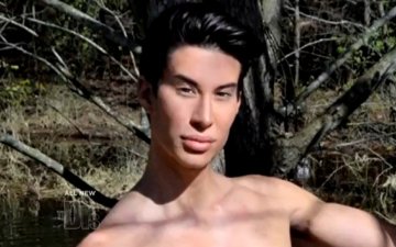 男子整容似真人版肯尼