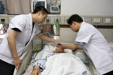 震区伤员转入重医一院得到及时救治