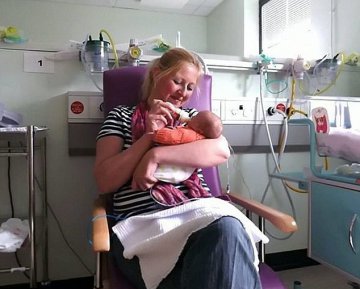 英国女婴早产16周 仍顽强生存