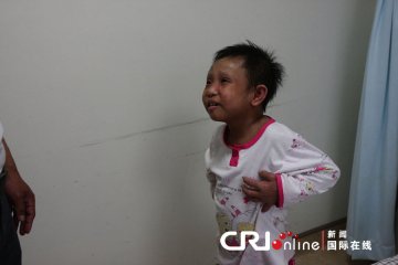 七岁女孩打针后患“黑肤怪病”