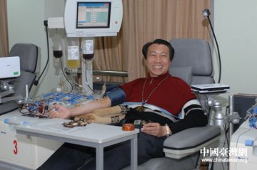 台男子在沪9年献血16万毫升 相当自身血量34倍