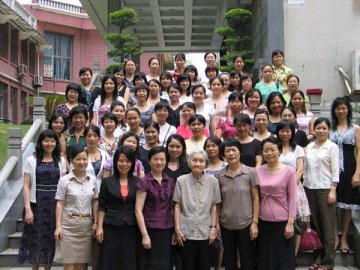 护理学院举办2010年“卢惠清护理教育奖学金”颁奖仪式暨2010学年“优秀临床带教老师”颁奖大会