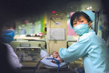 湖南小人鱼抢救无效夭折 专家反对安乐死论调