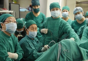 “中国宫腔镜之母”夏恩兰教授亲临同仁坐诊