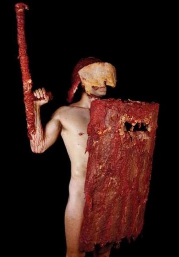 胆小慎入！用生肉做的衣服