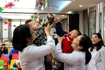 关爱福利院儿童